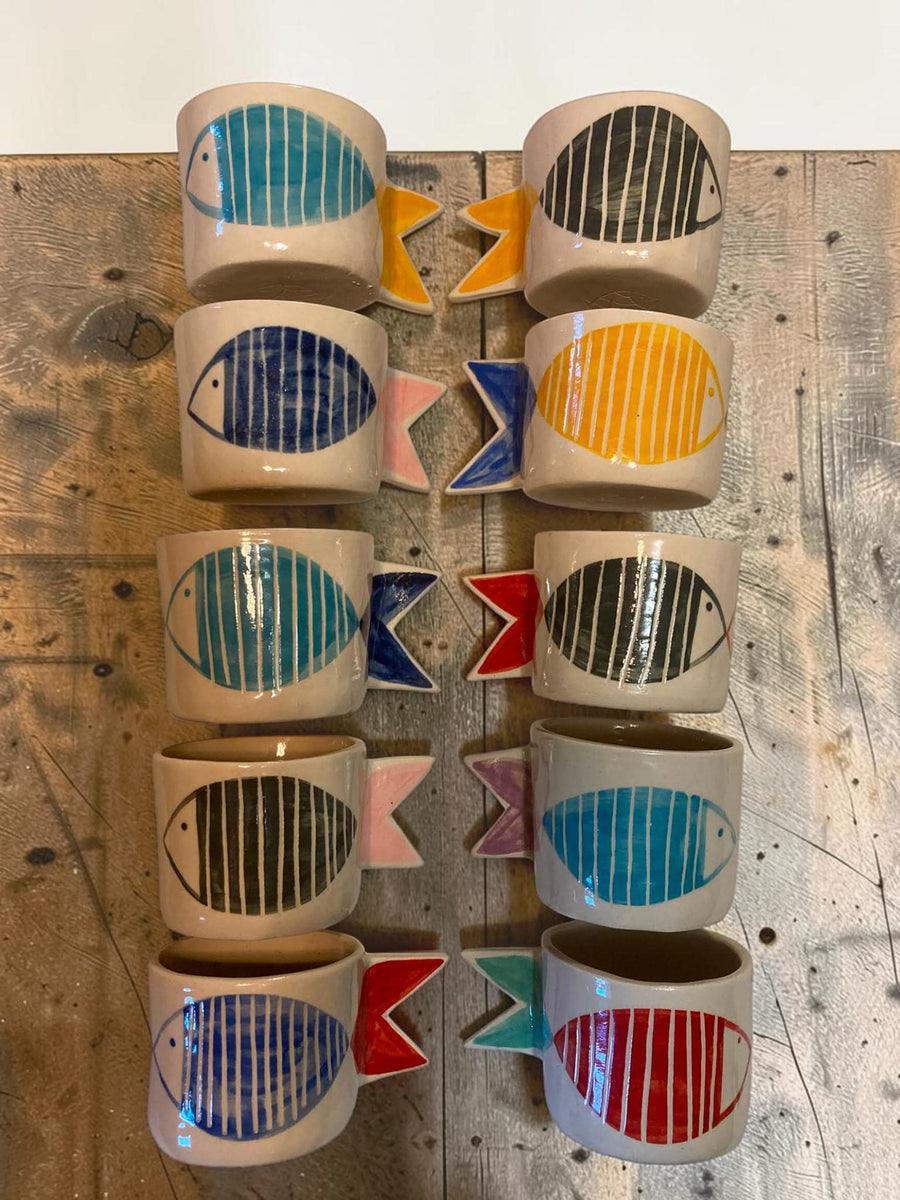 Set di 2 tazzine in ceramica multicolore con pesci, ciascuna di circa 6 cm di diametro × 6 cm di altezza