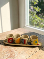 Set di 4 tazze in ceramica con fiori e foglie dipinti, ciascuna di circa 8 cm di diametro × 9 cm di altezza