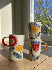 Tazza in gres con fiore rosso, giallo o blu dipinto a mano, circa 10cm di altezza × circa 6cm di diametro