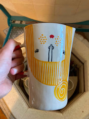 Tazza in gres illustrata con smalto lucido, circa 8 cm di diametro × 10 cm di altezza, manico escluso