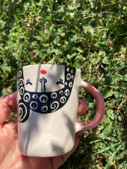 Tazzina in ceramica con volto femminile astratto dipinto a mano, 7cm, con manico blu o rosa
