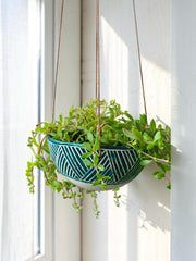 Vaso sospeso in ceramica verde scuro, geometrico, con corde, circa 14 cm di diametro × 12 cm di altezza