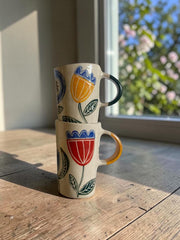 Tazza in gres con fiore rosso, giallo o blu dipinto a mano, circa 10cm di altezza × circa 6cm di diametro