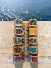 Set di 12 tazzine in ceramica multicolore con pesci, ciascuna di circa 6 cm di diametro × 6 cm di altezza